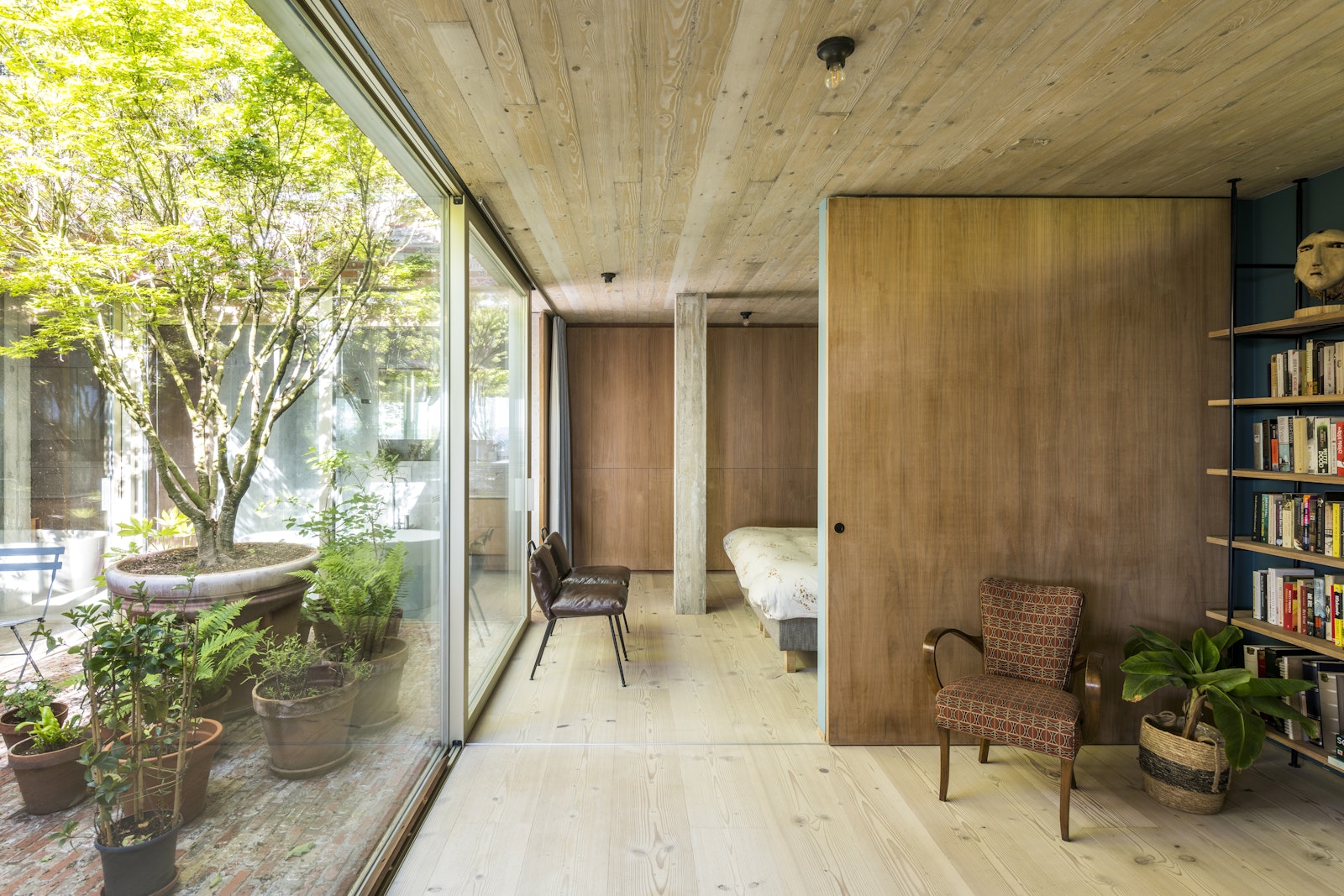 Gestalten Eu Shop-Creative Homes-Book-Black-Deal-Outlet-by-ARCHIVIST