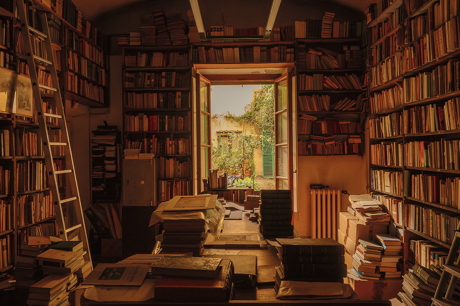 Gestalten Eu Shop-Grand Tour Italien-Book-Black-Deal-Outlet-by-ARCHIVIST