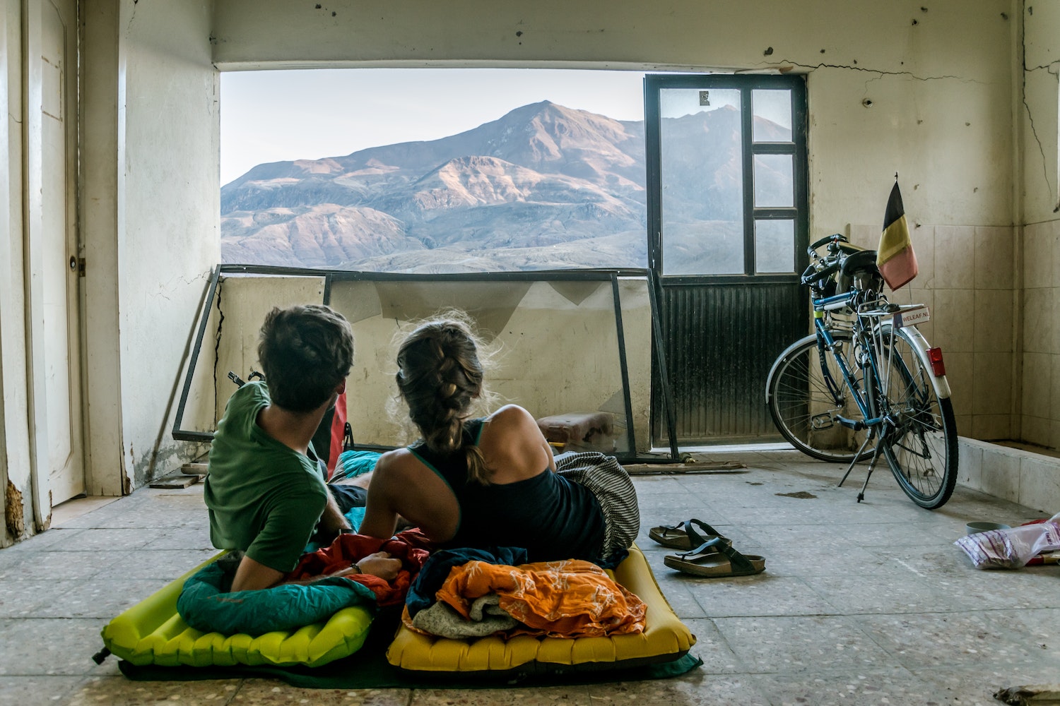 Gestalten Eu Shop-Leaving the Comfort Zone-Book-Black-Deal-Outlet-by-ARCHIVIST