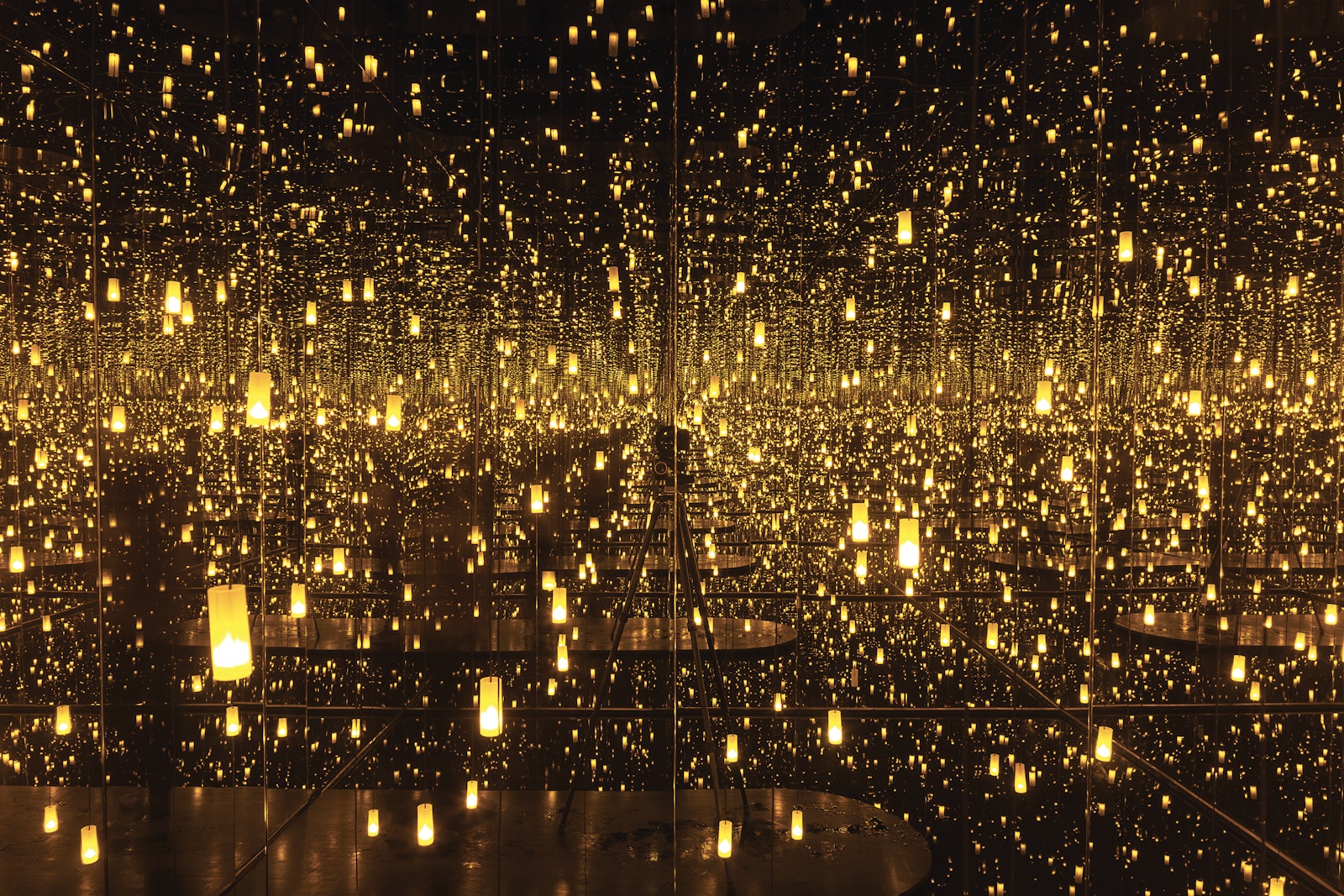 Gestalten Eu Shop-The Art Escapes Atlas-Book-Black-Deal-Outlet-by-ARCHIVIST