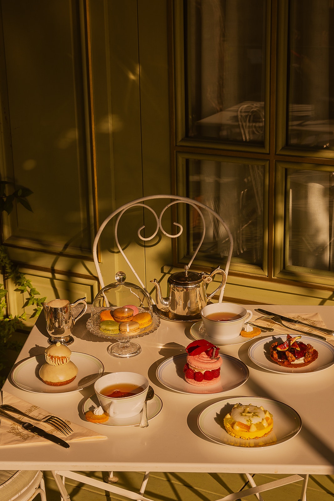 Gestalten Eu Shop-Grand Tour Provence-Book-Black-Deal-Outlet-by-ARCHIVIST