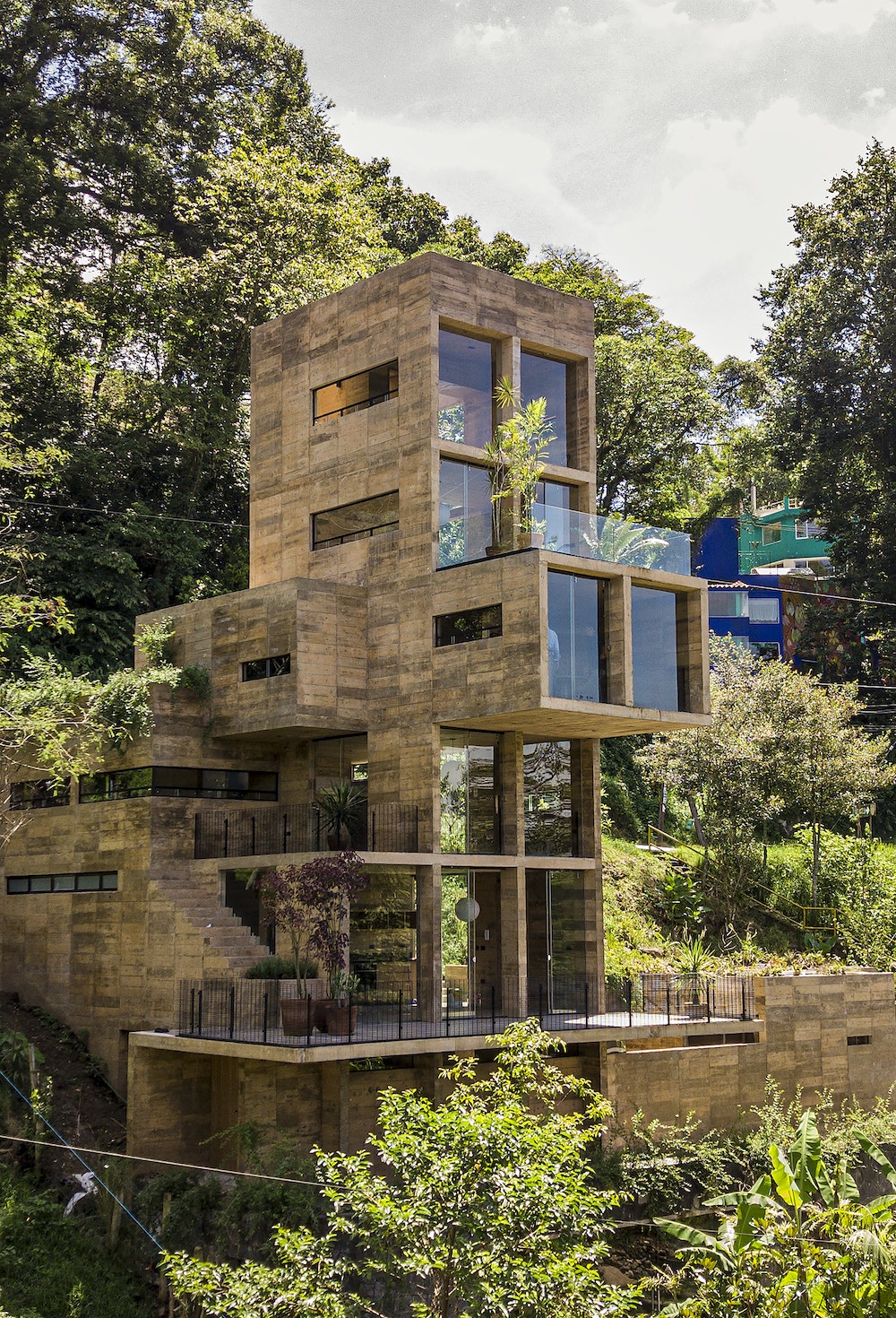 Gestalten Eu Shop-Concrete Jungle-Book-Black-Deal-Outlet-by-ARCHIVIST