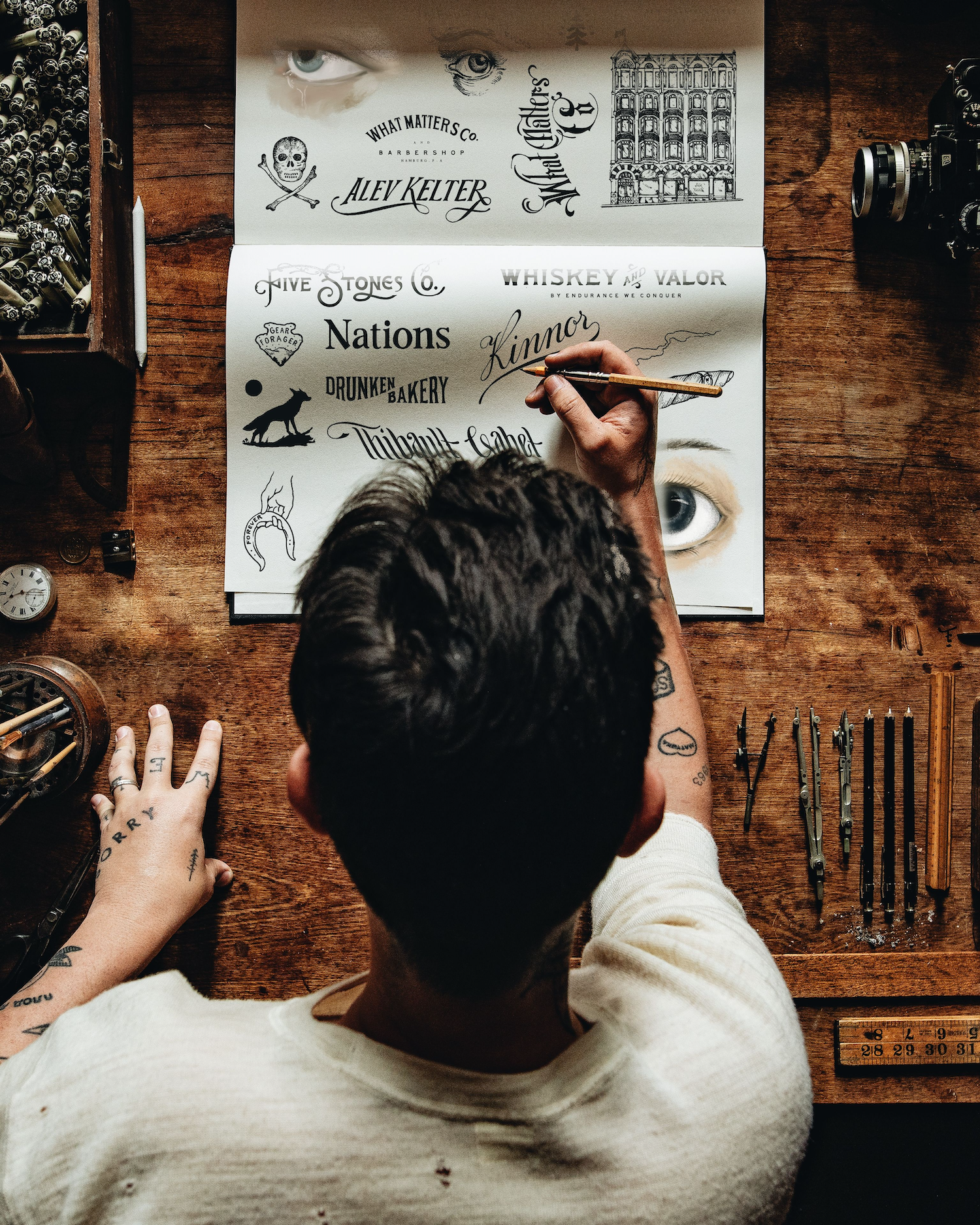 Gestalten Eu Shop-Venture Onward-Book-Black-Deal-Outlet-by-ARCHIVIST