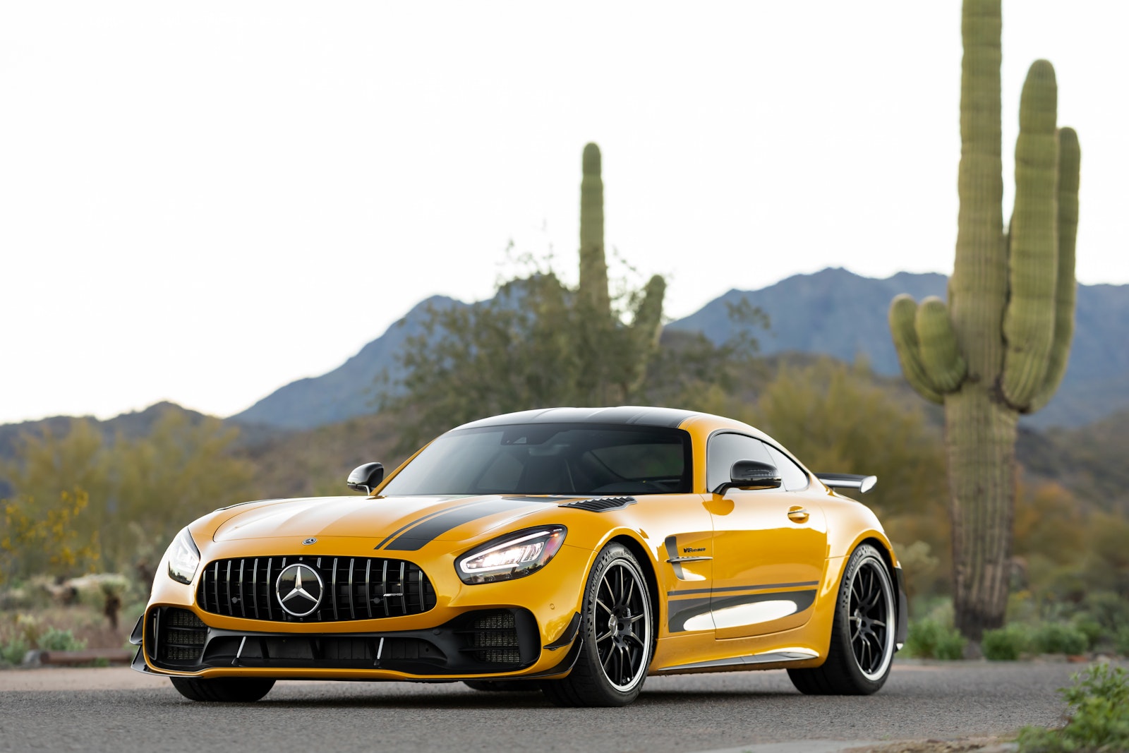 Gestalten Eu Shop-The Germans – Beautiful Machines-Book-Black-Deal-Outlet-by-ARCHIVIST