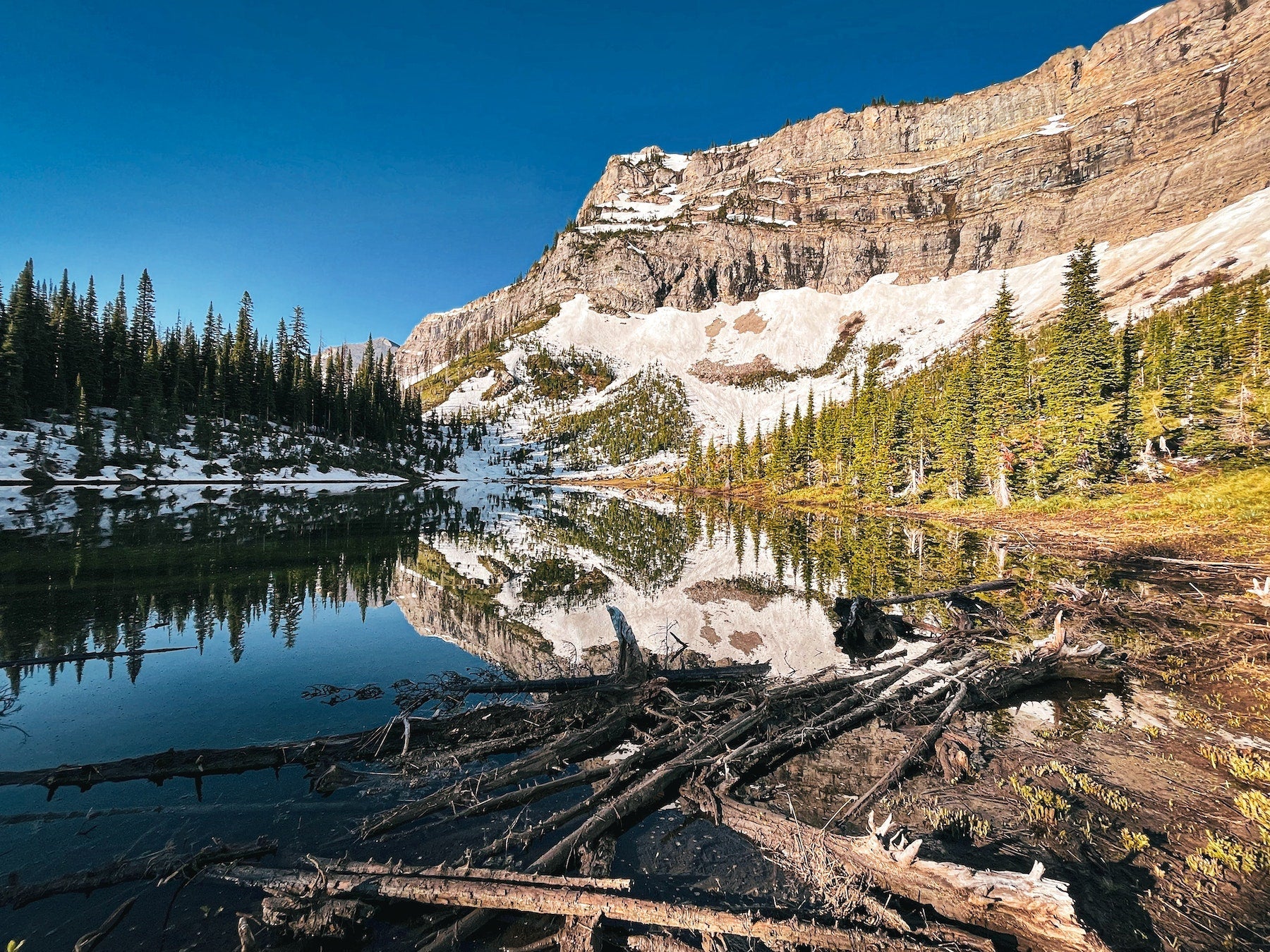 Gestalten Eu Shop-The Great Divide-Book-Black-Deal-Outlet-by-ARCHIVIST