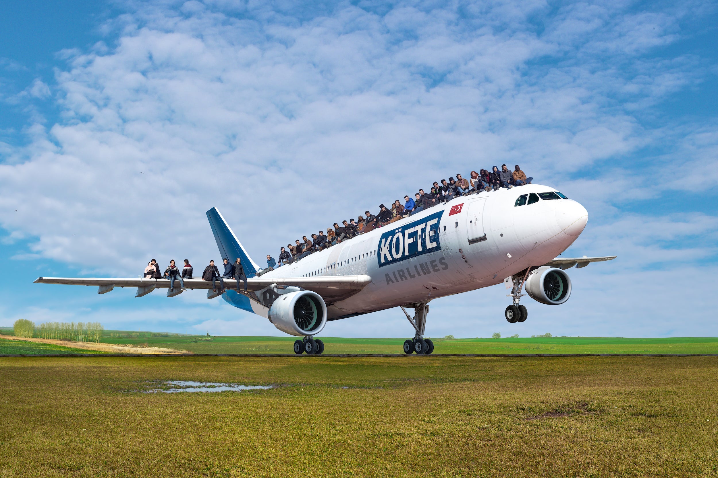 Gestalten Eu Shop-The Art of Protest-Book-Black-Deal-Outlet-by-ARCHIVIST