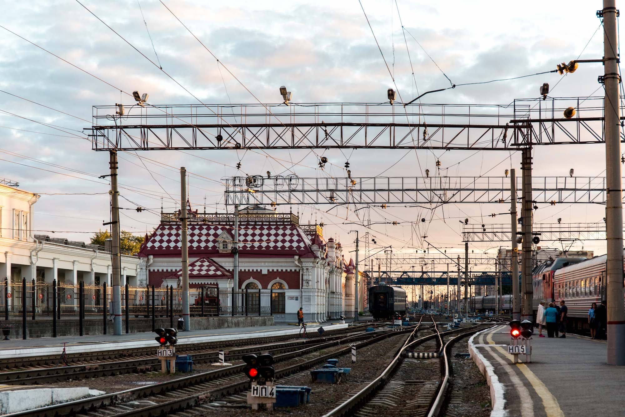 Gestalten Eu Shop-Zugvögel-Book-Black-Deal-Outlet-by-ARCHIVIST