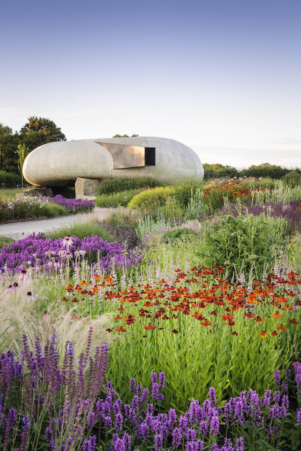 Gestalten Eu Shop-The Avant Gardens-Book-Black-Deal-Outlet-by-ARCHIVIST