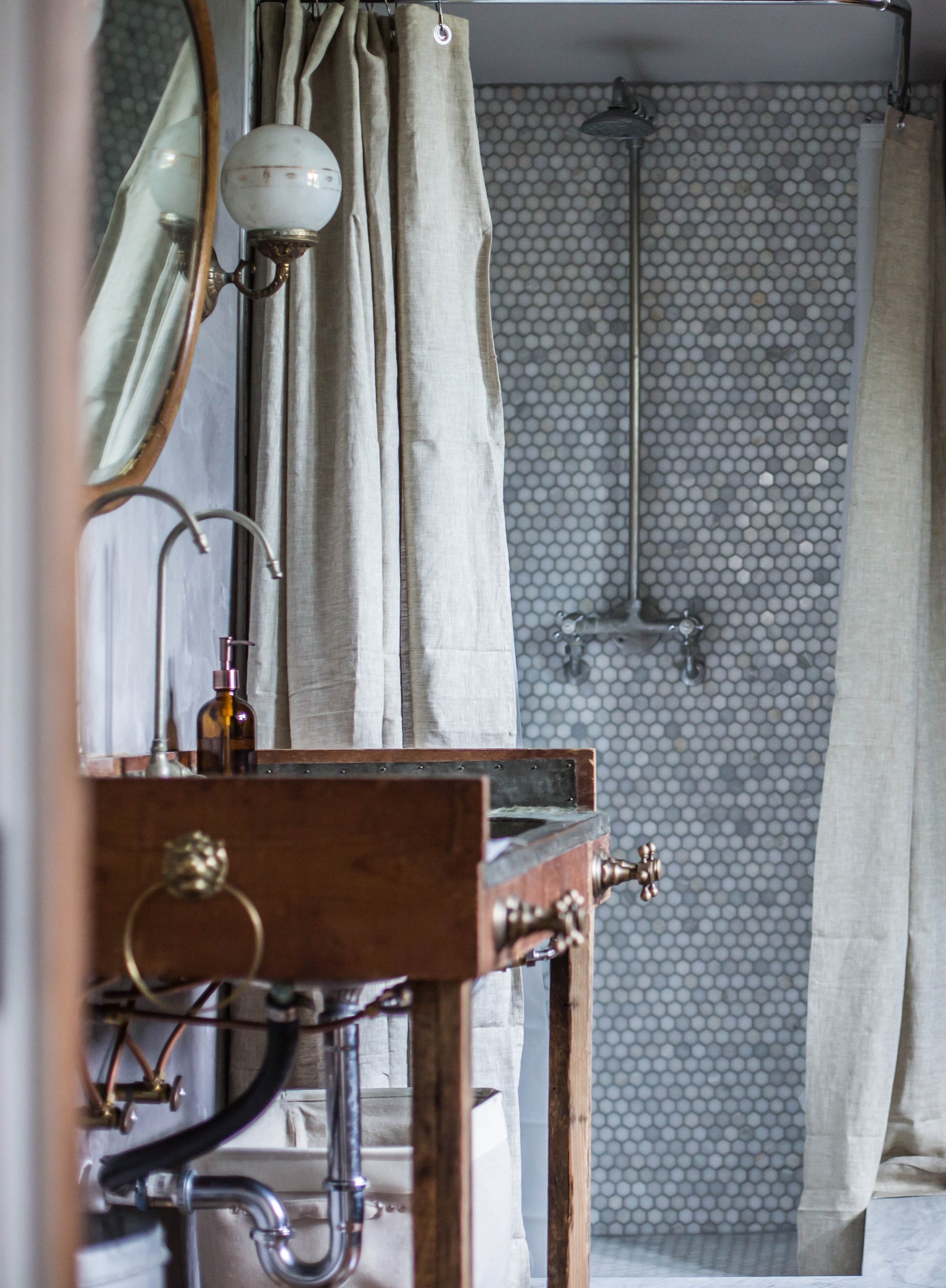 Gestalten Eu Shop-New Romance-Book-Black-Deal-Outlet-by-ARCHIVIST