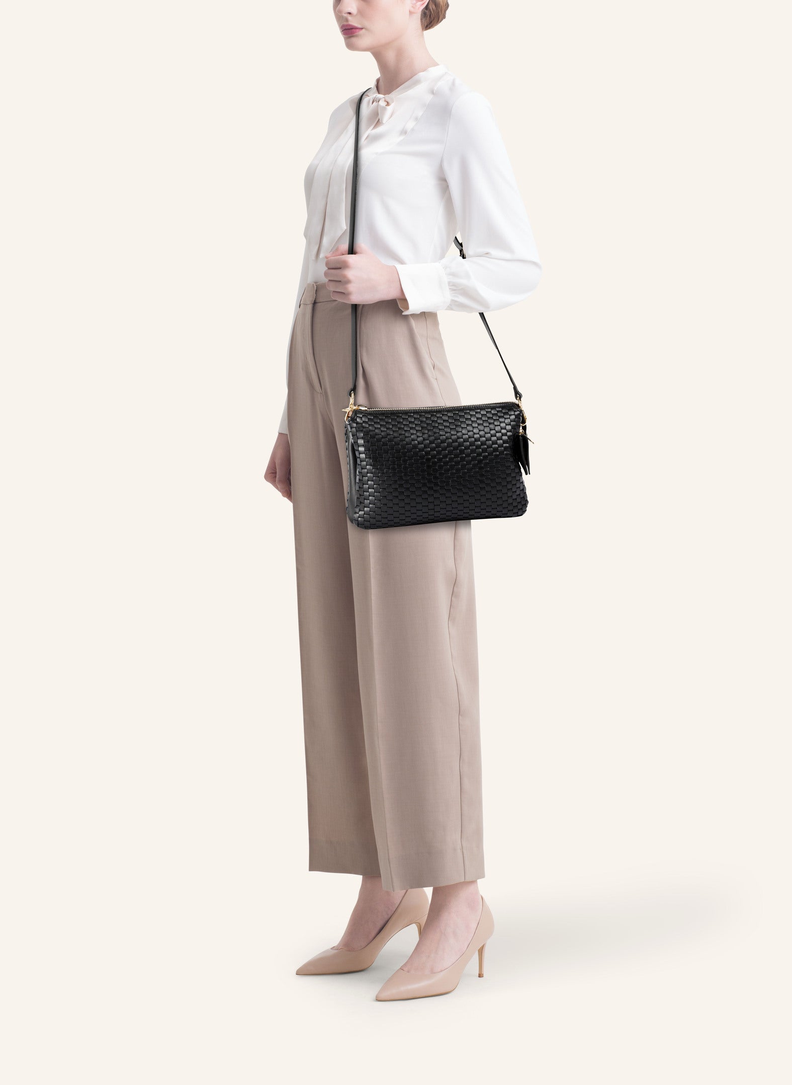 '21' Crossbody bag Black