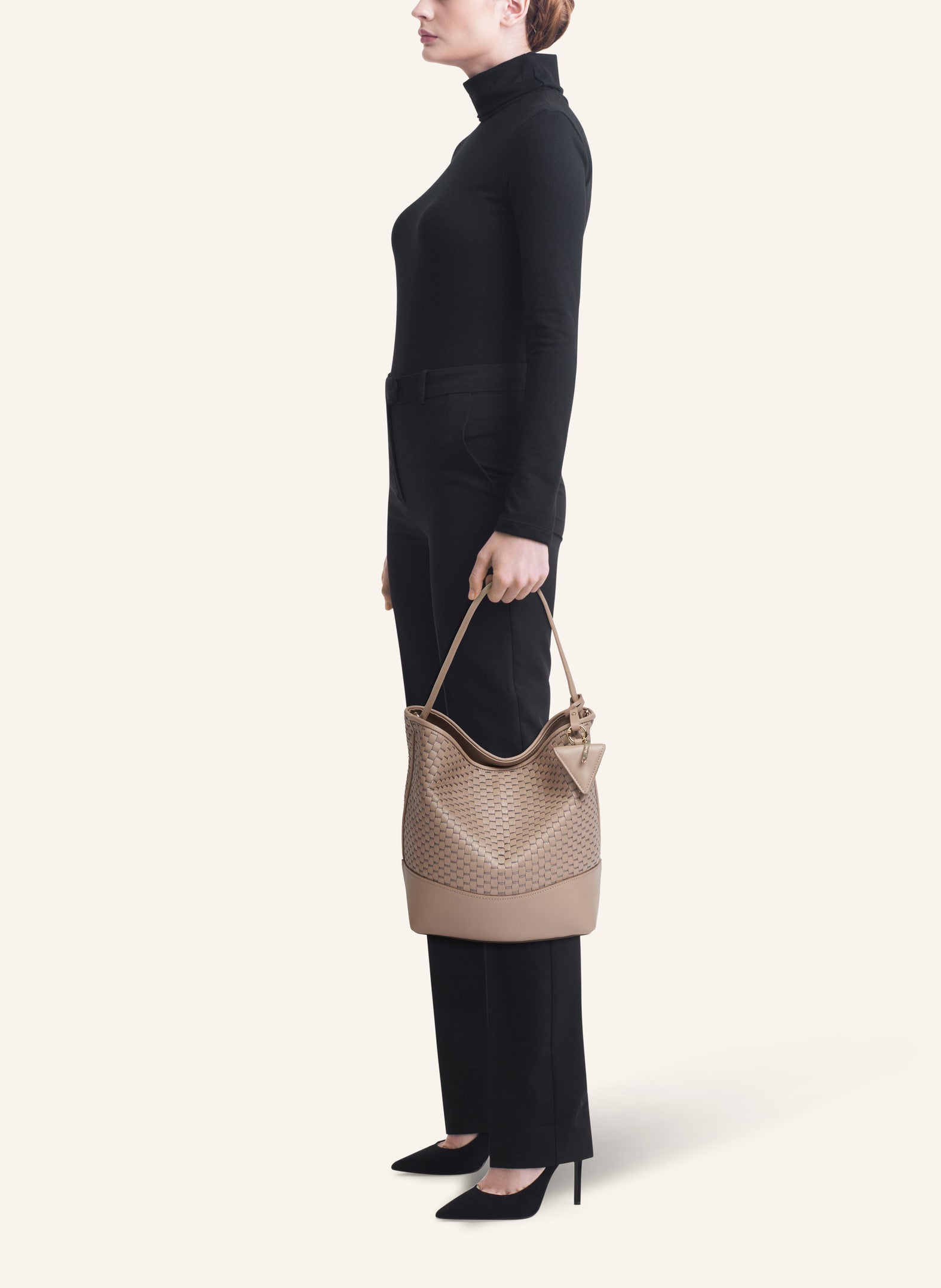parise-51-large-bucket-bag-acacia-model.jpg