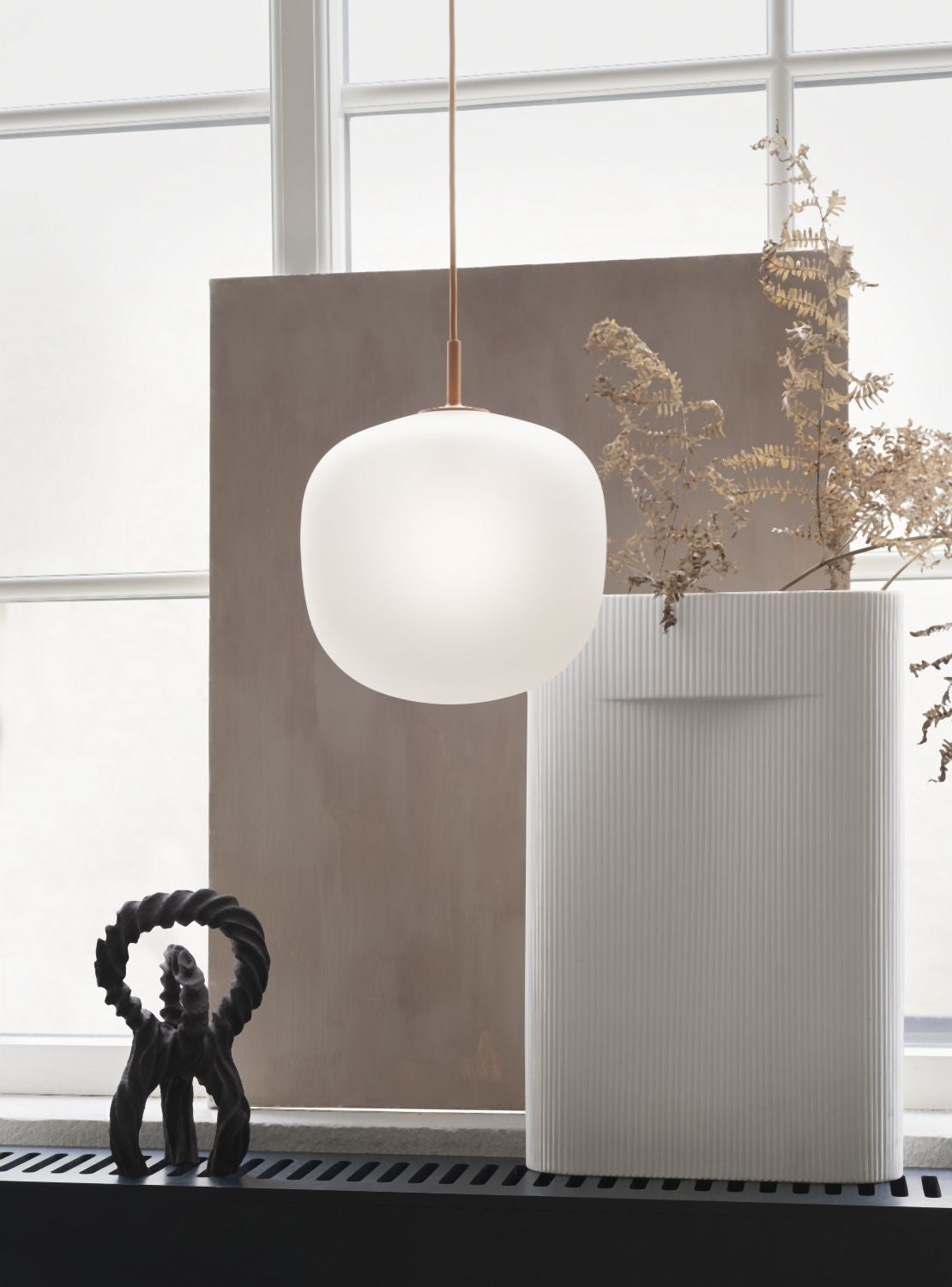 rime-pendant-25-orange-ridge-vase-h35-off-white-muuto-org_861f0e86-a2a4-4bf2-b093-6f5e0234d751.jpg