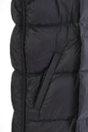 Leichtdaunenweste mit Druckknöpfen und seitlichem Reißverschluss, black; Detailaufnahme Tasche