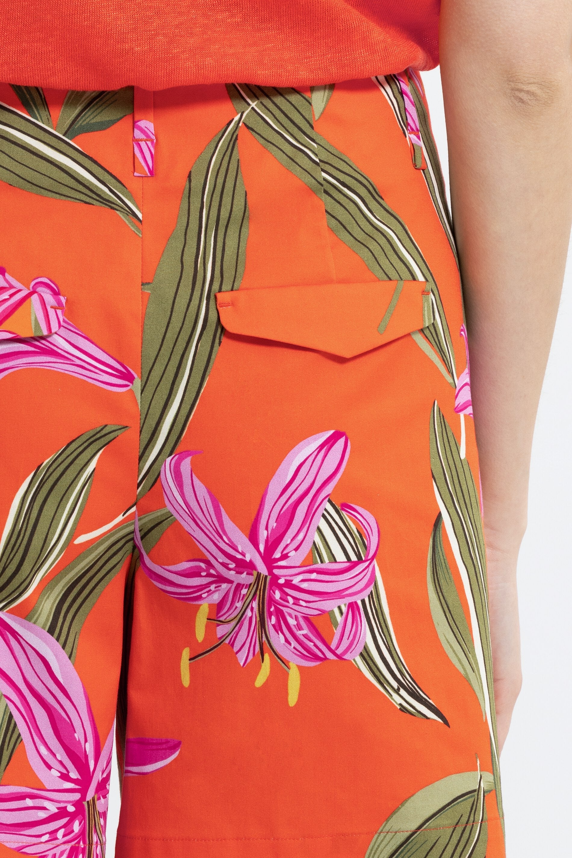 LUISA-CERANO-OUTLET-SALE-Bermuda-Shorts mit Lily-Print-ARCHIVIST